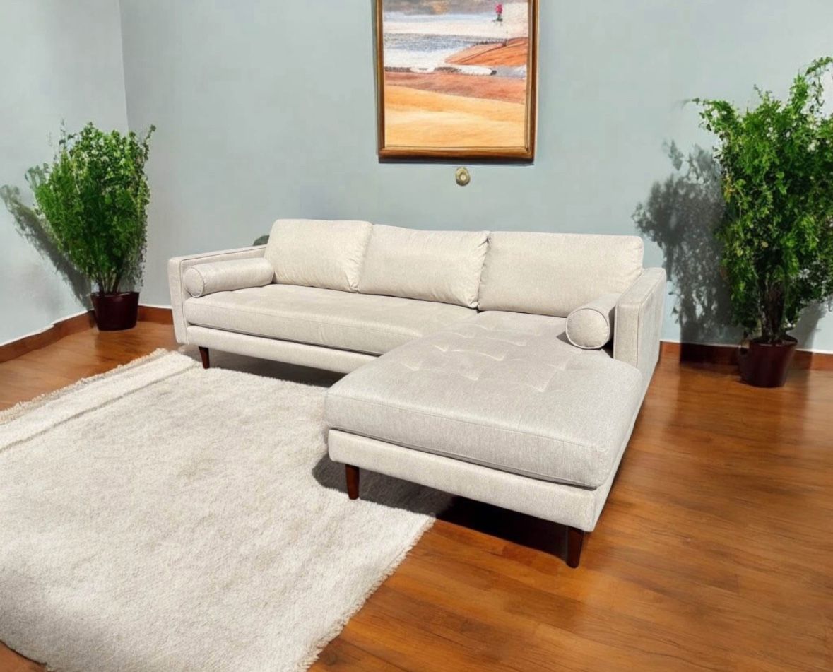 Living Spaces Sectional Couch 🛻Delivery Available🛻