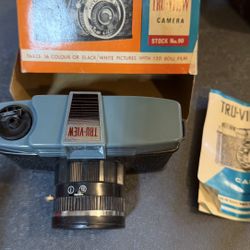 📷 Vintage Tru-View Camera – Stock No. 90 – With Box & Manual  Retro mid-century Tru-View camera in excellent cosmetic condition. 🟠 Takes 16 color or