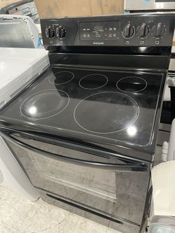 FRIGIDAIRE FIVE ELEMENTS RADIANT TOP ELECTRIC RANGE RECONDITIONED..$400