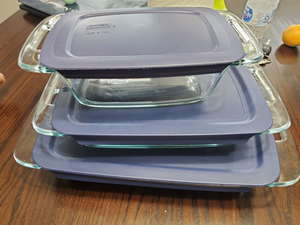 Pyrex with lids