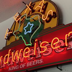 Vintage Budweiser Neon Sign – Texas Edition – “King of Beers” Bar Ligh - $350