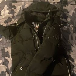 Moose Knuckle All Black, Size Medium.