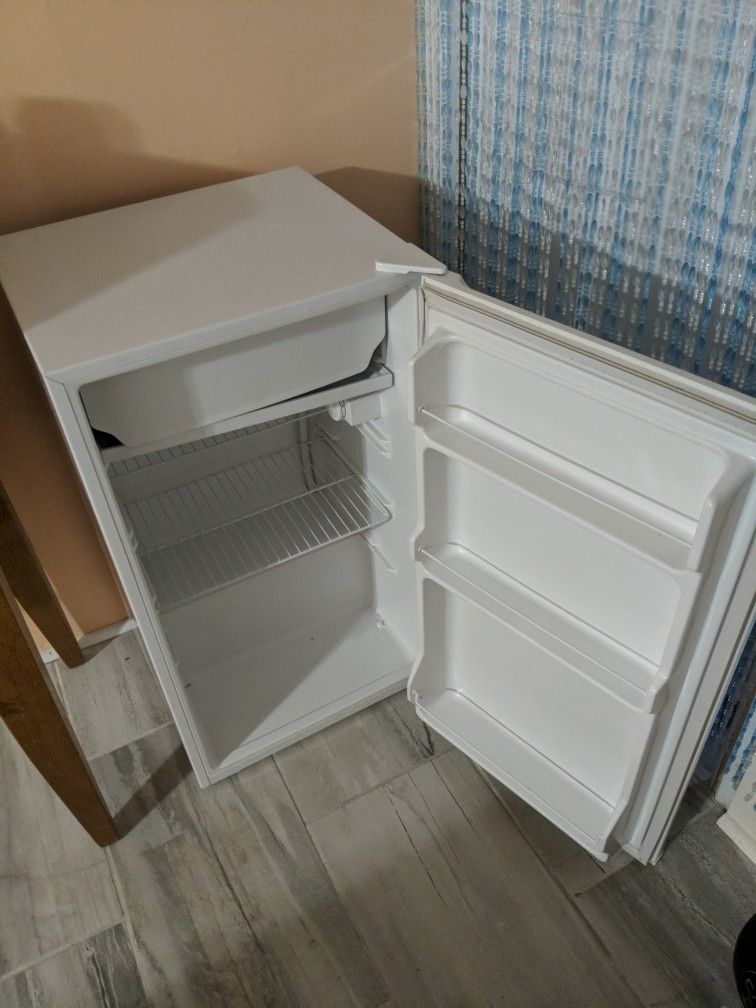 Mini Fridge Kenmore