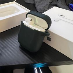 Apple AirPod Gen 1 Charging Case With 1 AirPod / Charger