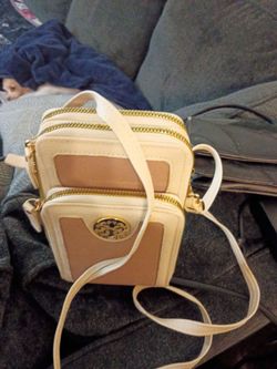 2 purses one pink one black