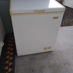Magic Chef Deep Freezer 5.1 Ft Works Really Good