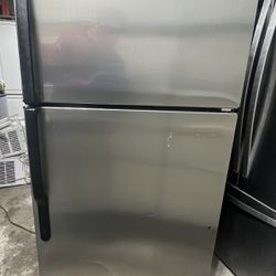 28 Inch GE Top Freezer Refrigerator- Stainless Steel (16.6 cubic ft)