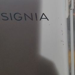 INSIGNIA  Upright.Freezer