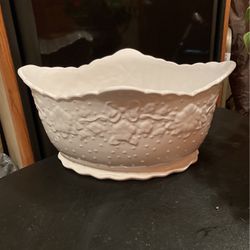 White Ceramic 14 X 9 1/2 X 7 Lynn Hallow Made In Portugal Planter Pot