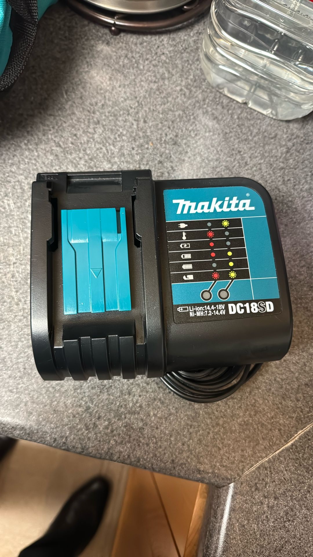 Makita Charger