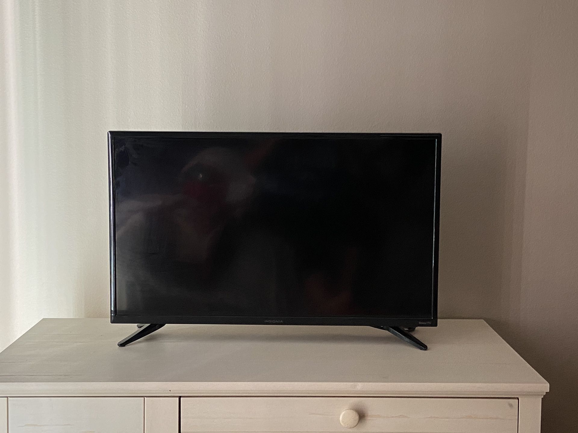 Black screen 32” Roku Smart TV