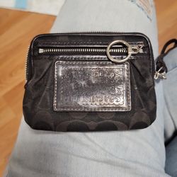 Coach Poppy Wallet for Sale in Queens, NY - OfferUp