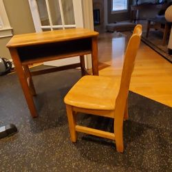 Kid's desk w/ chair
