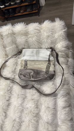 B. Makowsky purse white Gold/ Ivory and silver crossbody bag .