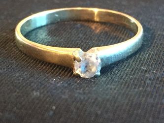 14k solid gold cristal ring size: 6 1/2