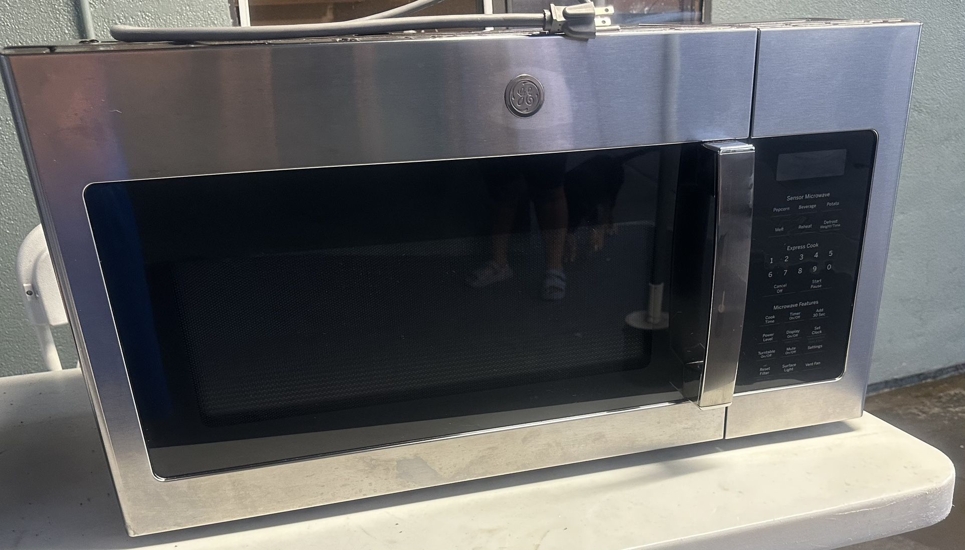 Over The Range Microwave With Sensor Cooking