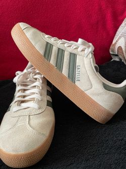 Men’s shoes size 8