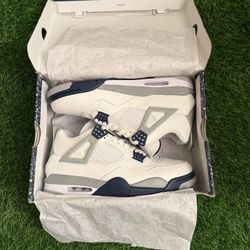 Jordan 4 Midnight Navy 