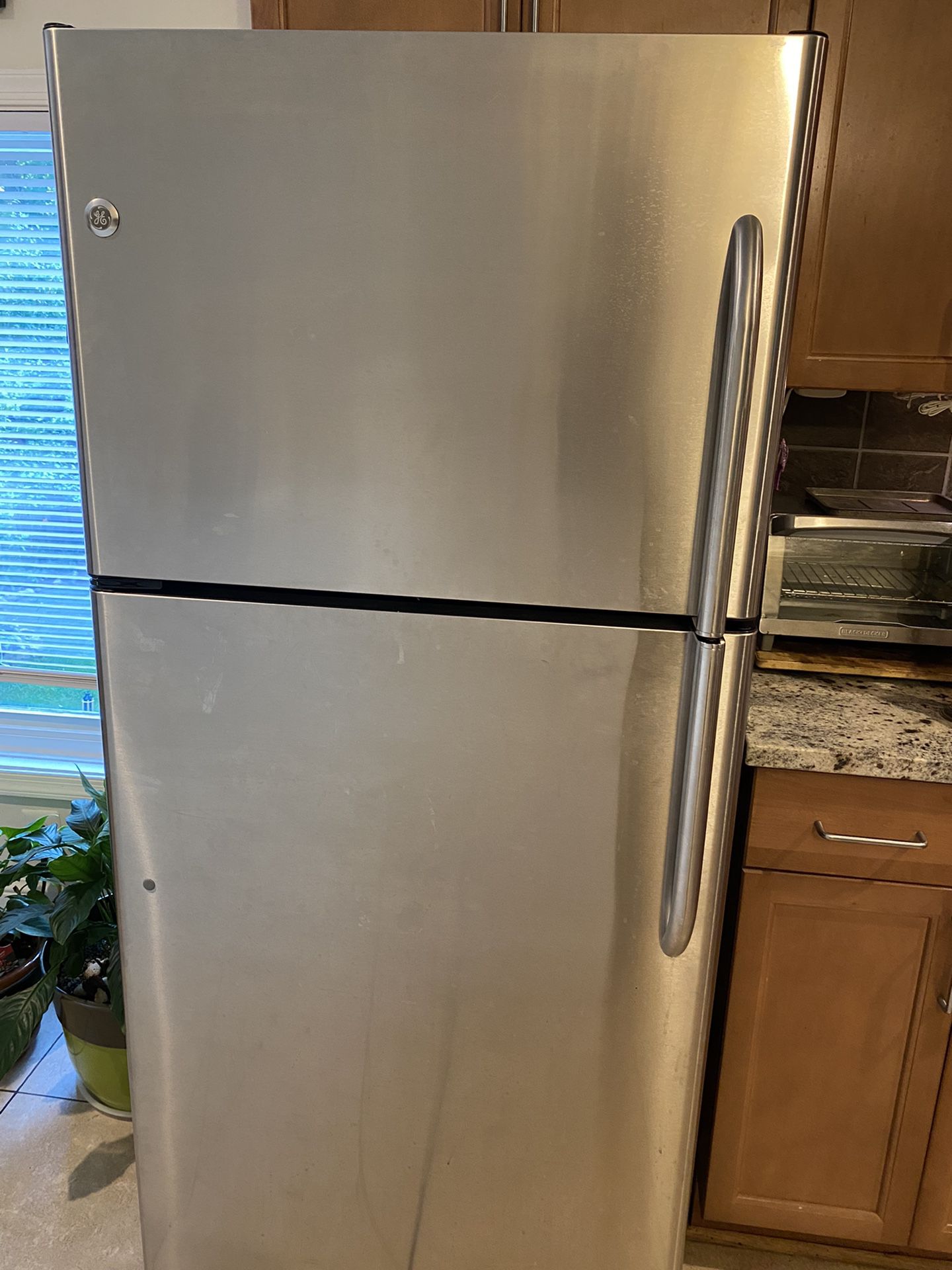 GE Refrigerator Stove Microwave 