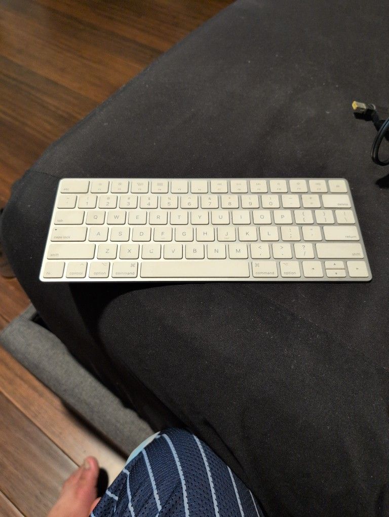 Apple 🍎🍎 Mini Keyboard