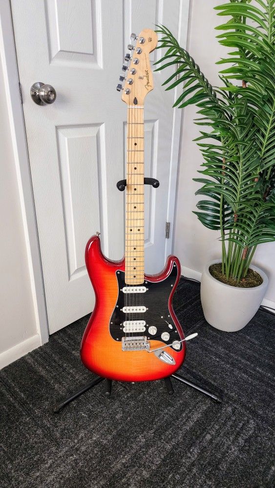 Fender Stratocaster HSS Plus Top Mint