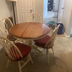 Kitchen/Dining Table 