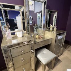 Loraine Vanity Set 