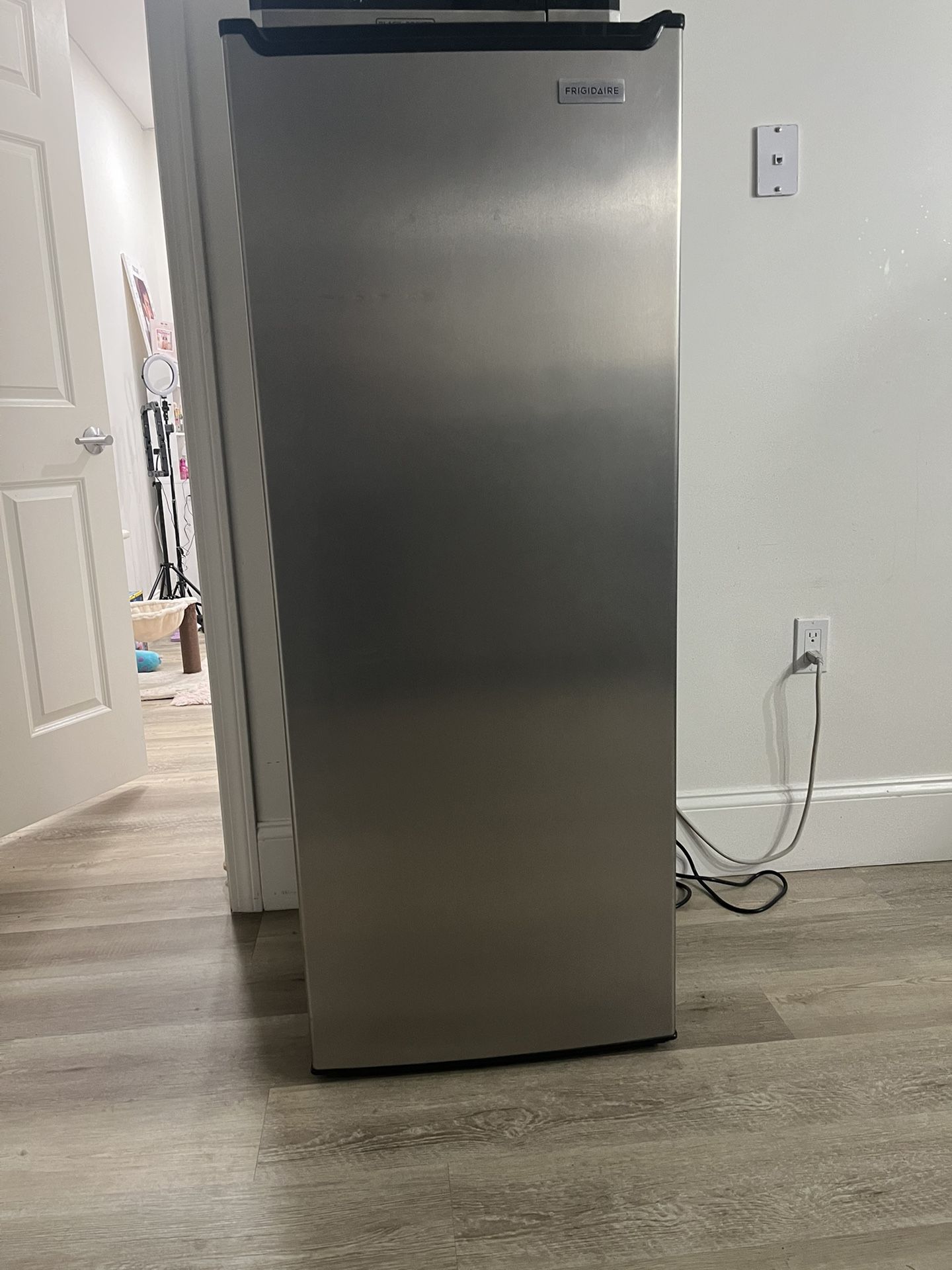 Stand Up Deep Freezer