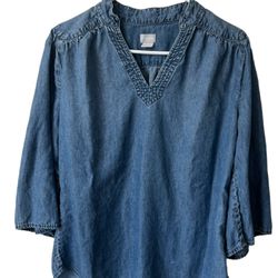 Chico's Linen Blend Chambray Top Blouse Size 2 ( L) Blue 3/4 Sleeve V- Neck .  Comes from a pet and smoke free home.  Measurements are in the pictures