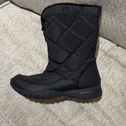 Womens Black Snow Boots Size 7