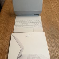 Like New Apple iPad Magic Keyboard 12.9