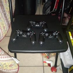 3 Ps4 Controllers 