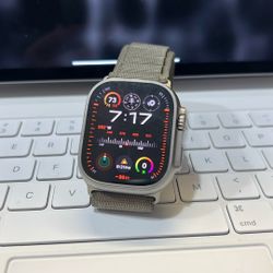 Apple Watch Ultra 2 49mm Titanium Case Olive Alpine Loop - M