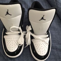 men size 9 nike  new  $100