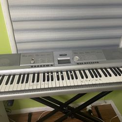 Yamaha Keyboard Piano Like New