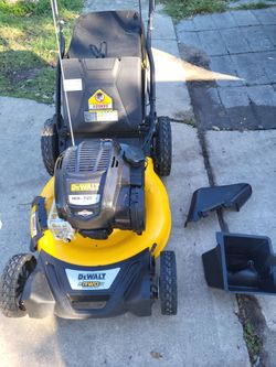 DEWALT SELF-PROPELLED 163CC, LAWN MOWER.