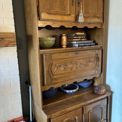 set of 2 bookshelves/storage hutch 