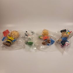 Set Of 4 Small Peanuts Characters Plastic Figurines 
