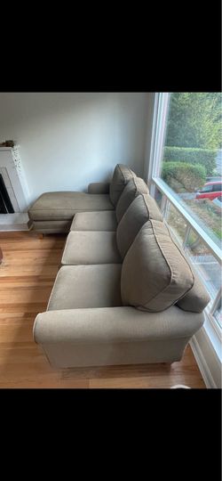 Bassett Furniture 107” chaise sectional couch