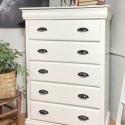 Off White chest Of Drawers 