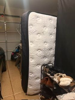 Bed - Mattress w Frame & Headboard