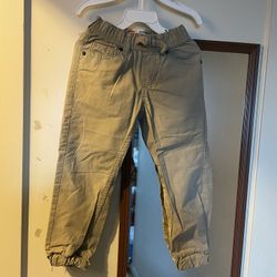 Levi's Genuine Boys' Cuffed Jogging Pants/Work Pants, Size 5  • Brand: Levi's • Style: Jogger pants with drawstring at the waist for easy on and off. 
