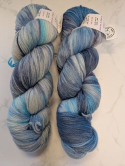 2 Skeins Wool Wood Stone Kinked & Twisted Fingering Yarn Merino Nylon Blue 230g
