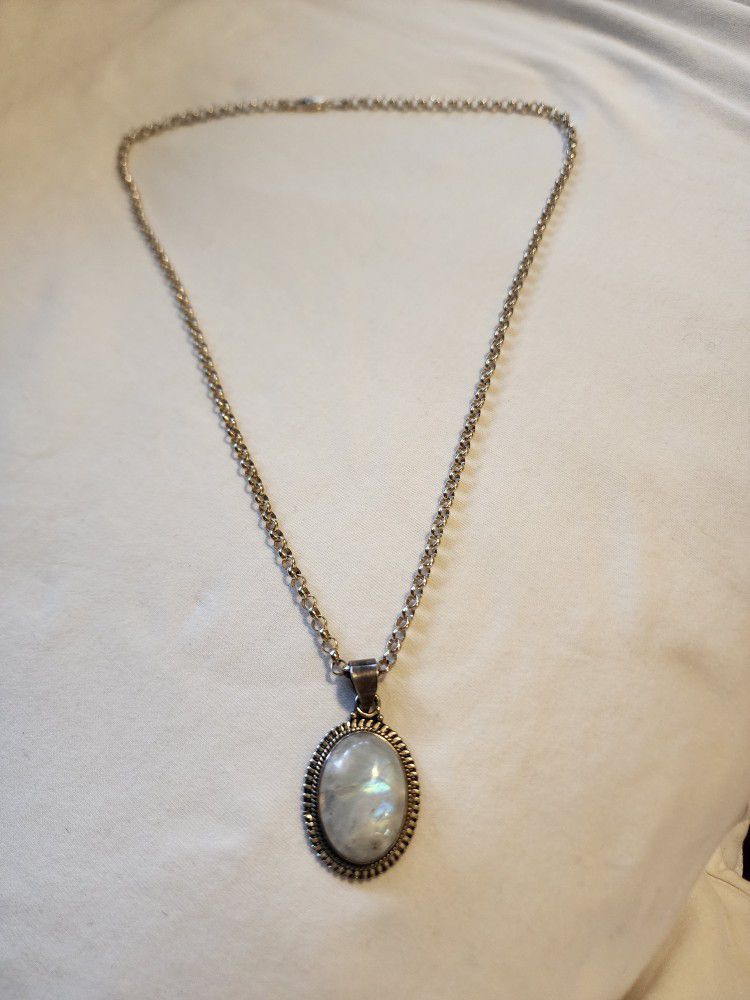 STUNNING STERLING SILVER WITH MOONSTONE NECKLACE 