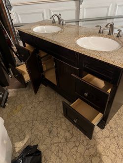 Double sink cabinet