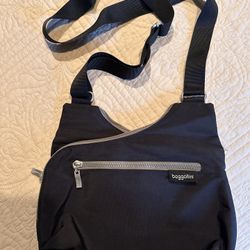 Baggallini Black Purse
