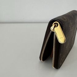 Wallet With Zipper