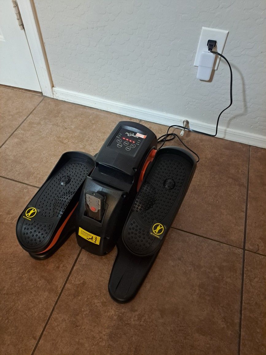 PUTNEN MOTORIZED ELLIPTICAL TRAINER