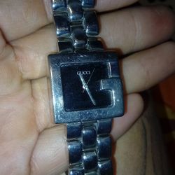 $75 Women's GUCCI watchh