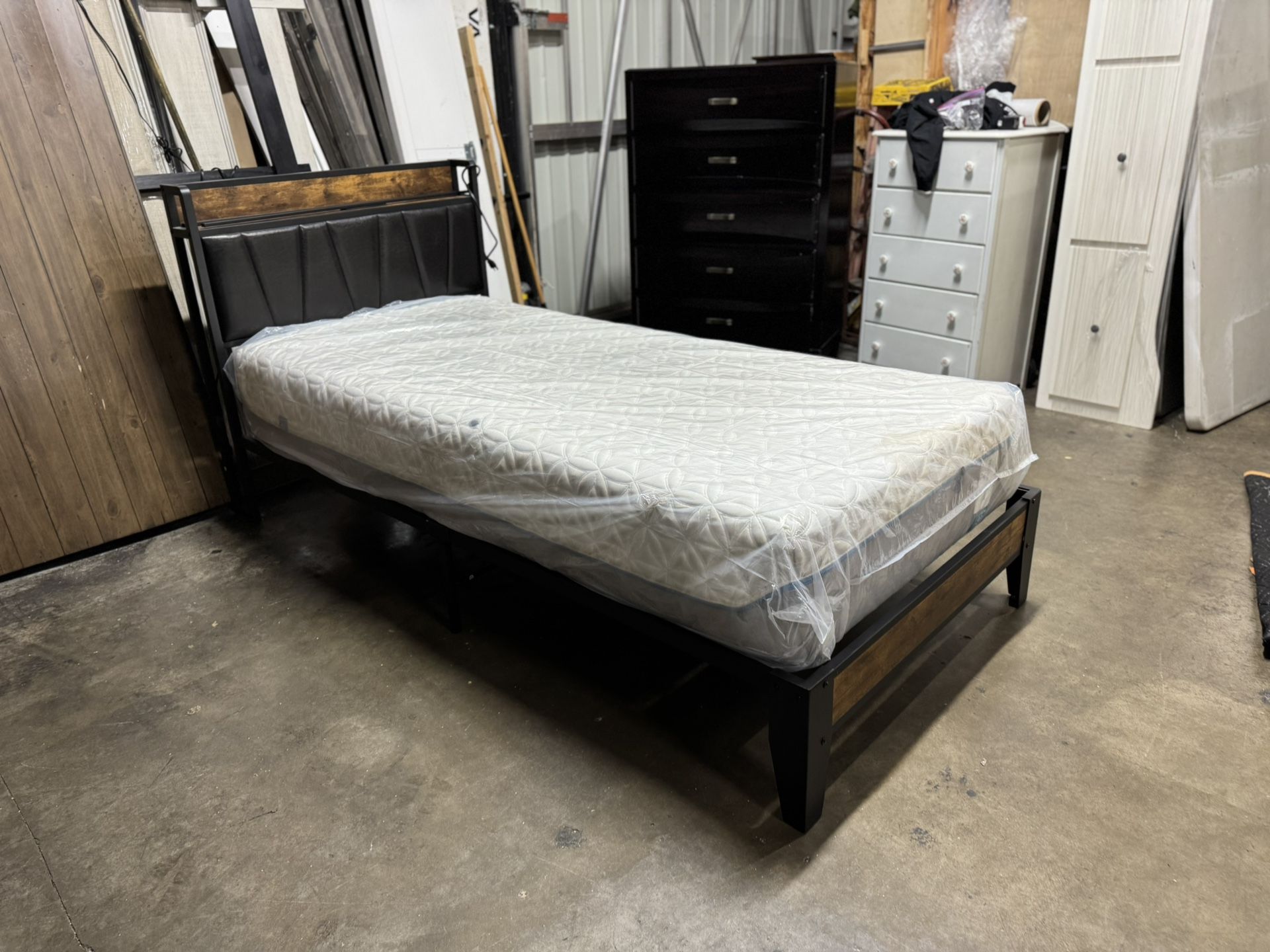 Twin Xl Bed With Tempur-pedic Mattress $299